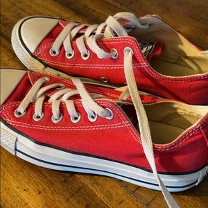 Cute red women’s 6.5 converse